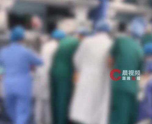 男子跟医生交流病情时突然心脏骤停 心源性猝死发生前有什么症状