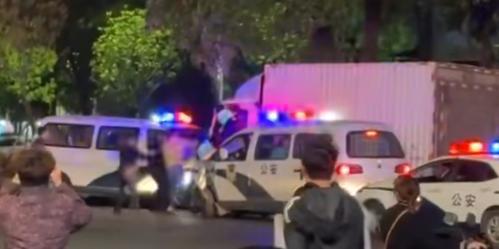 中山一货车碰撞多车目击者发声