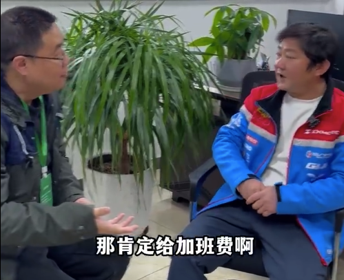 “张雪机车”两连冠创造历史！张雪机车团建都给加班费 