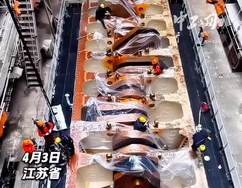 中国制造400吨曲轴震撼安装 这样的中国制造发动机你见过吗？