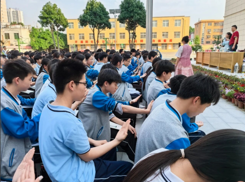 聚焦当下释焦虑 轻装逐梦赴中考—吉易和家庭教育首席专家朱其荣为初三学子注入考前能量