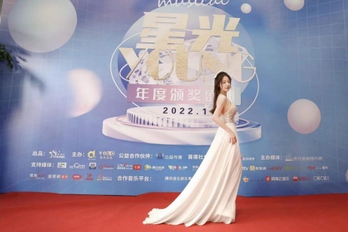 昆霓荣获星光YOUNG年度公益盛典 年度媒体推荐歌手