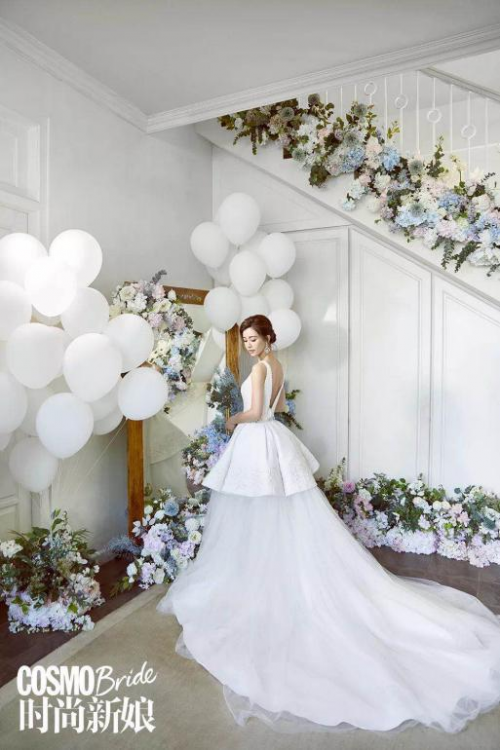 《消失的她》热映 文咏珊昔日高定婚纱造型绝美甜蜜