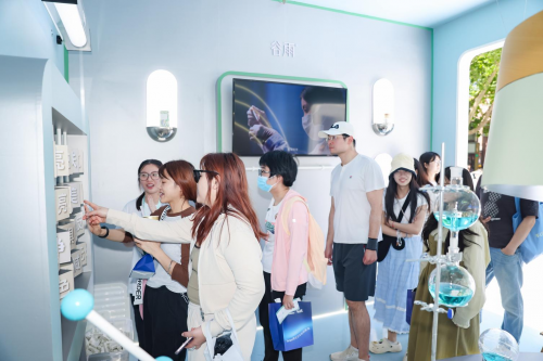 中国成分专列惊艳上海 科技互动体验引领美妆新风尚