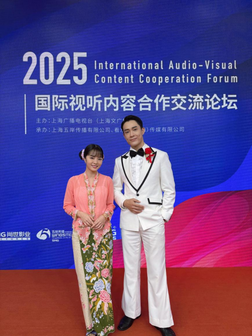 《小娘惹之翡翠山》黄暄婷邓伟徳亮相上海电视节 娘惹文化新风潮邂逅东方之都