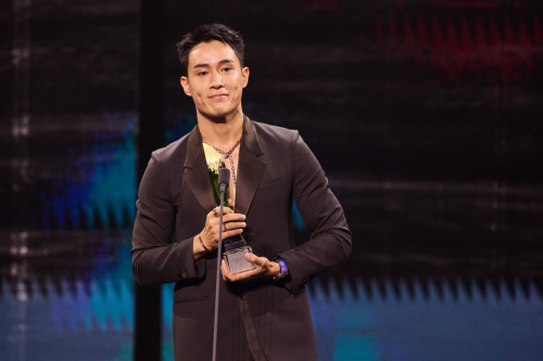 新加坡《红星大奖2025》时光同行30年 孙政、邓伟徳、张哲通登顶“最受欢迎潜力星”