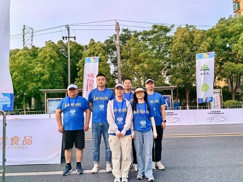 湖北交投江汉运营公司：助力江陵马拉松 爱路志愿展风采