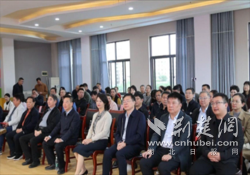 钟祥：公益久久 与爱“童”行