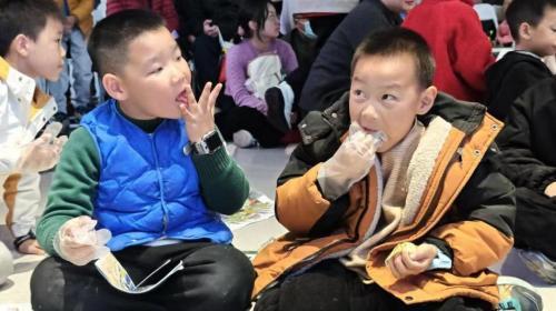 探秘太空生活,品尝航天食品