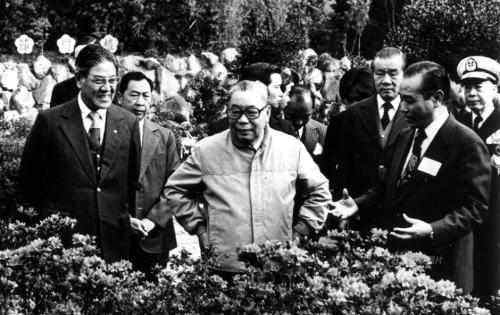 李登辉（左）与蒋经国合影