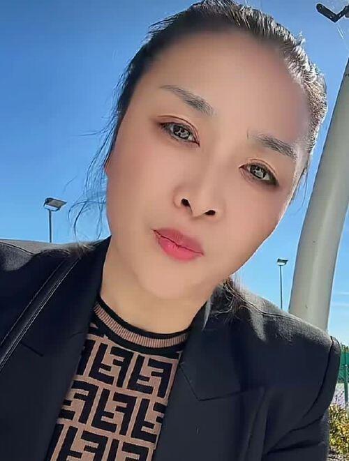 河南妞在伦敦，明明可以靠脸吃饭，却偏偏要靠才华和能力