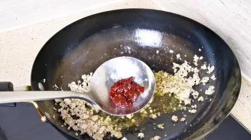 大厨教你在家做正宗麻婆豆腐，豆腐嫩而不碎，做法超简单