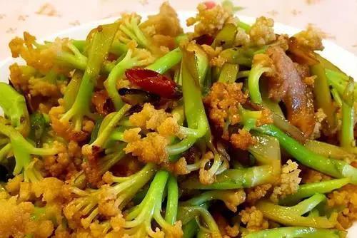 花菜怎么做味道更赞，试试这3种做法，鲜香入味，炒一大盘不够吃