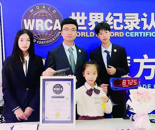 7岁女孩8秒盲解五连环：让更多的世界纪录留在中国
