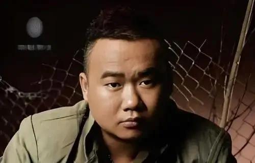 张杰唱《北斗星的爱》悼念苟伟 歌声里的永恒友情