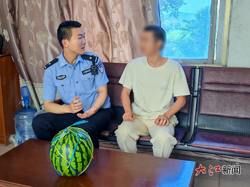 豐滿交警為毒蛇咬傷患者開道