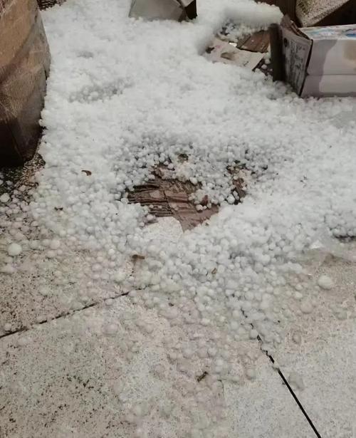 北京多区突降冰雹 大如乒乓球