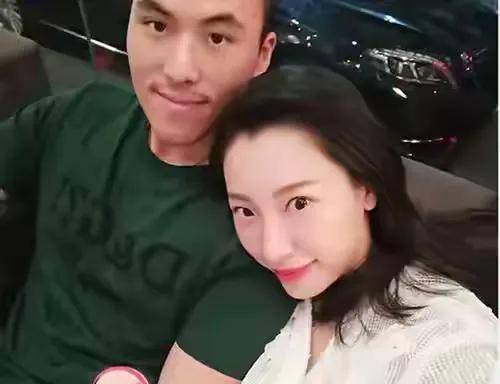 何猷启恋情曝光 新欢获眷属暖和