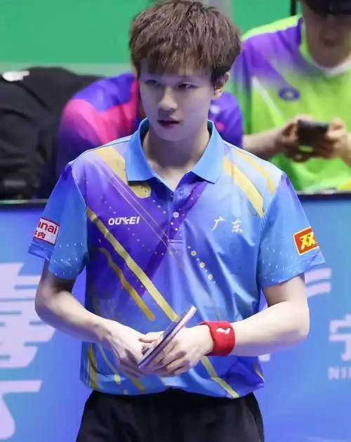 林高远抵达德国 为荣耀典礼归来