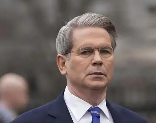 美财长贝森特和麻辣鸡共舞为特朗普宣传 急划清界限铺路访华