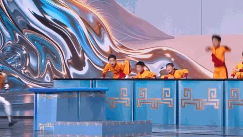 王兴兴署名！烧坏几十台宇树机器人，换来极限动作全能王 OmniXtreme突破高动态控制