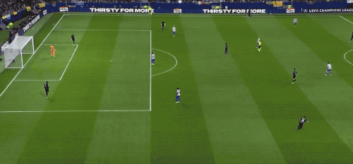 欧冠强强对决：门将后卫轮番送大礼 15分钟连丢3球 8亿豪门2-5崩盘 热刺惨败马竞