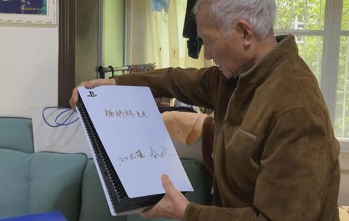 91岁游戏老兵通关《生化危机9》后,我偷学到了真正的养生秘籍 游戏与运动并行