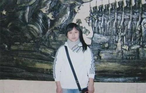 女富婆陷入疯狂 同时交往十几个人男人！