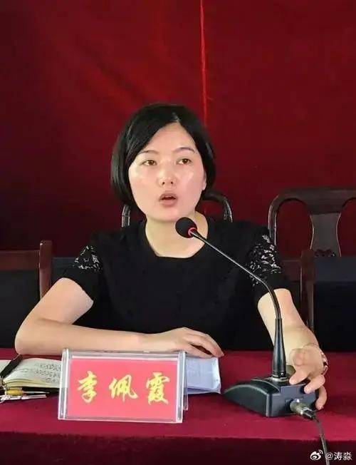 李佩霞人美声甜，大量私照曝光！曾被安排发布新春讲话视频！