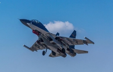 梯次滑出、接续升空 直击东部战区空军训练现场