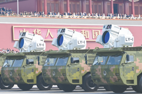 九三阅兵装备让外媒“大吃一惊”