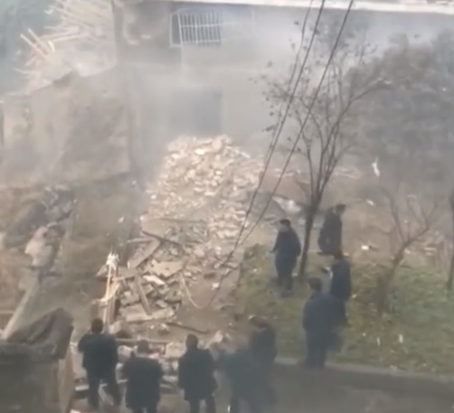 重庆武隆爆炸画面曝光 现场有人被埋