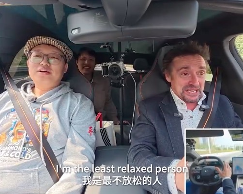 哈蒙德被中国辅助驾驶连连惊出表情包