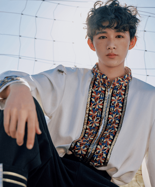 荣梓杉方否认与李禹熹恋爱 称艺人长期被女方骚扰