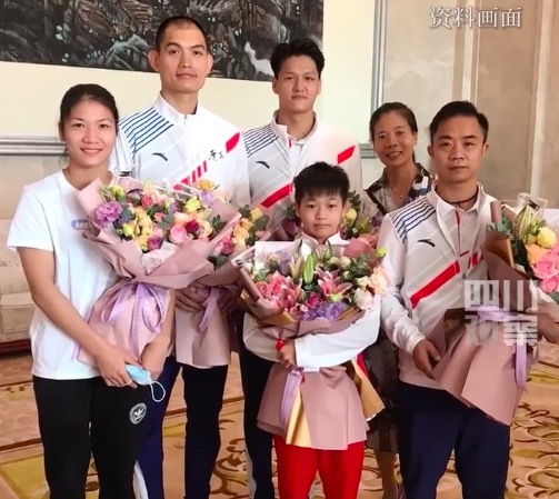 全红婵嗖一下就长大了!全红婵14岁和18岁对比照