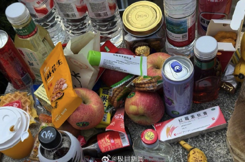 徐达墓一年开放三次，近日开放有人专程献上红霉素软膏、饮料和鲜花