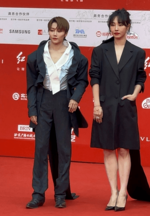 北影红毯看点多，娜扎如仙女下凡，章子怡状态能打，陈红美人老去
