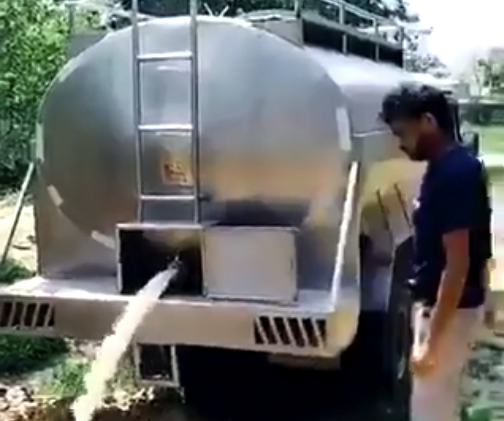 印度发现了假奶罐车：是用清洁剂、假精制或死动物脂肪、易液体、葡萄糖和菱粉制成的