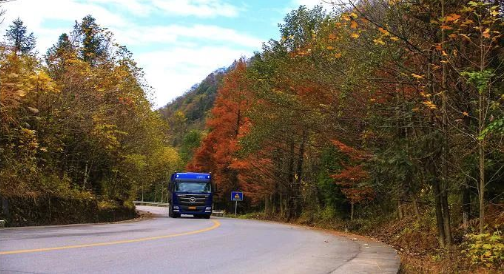 一条银丝带串起22处风景区 山区路网升级促发展