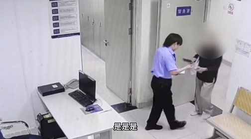 大妈认领遗失手机顺手又上交一部,结局双倍圆满,主打一个“好事满一送一”!为