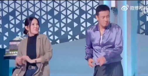 52歲的楊坤18歲的腰,，哥這一扭起來18歲的都比不過