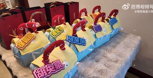 年轻人在送一种很新的伴手礼