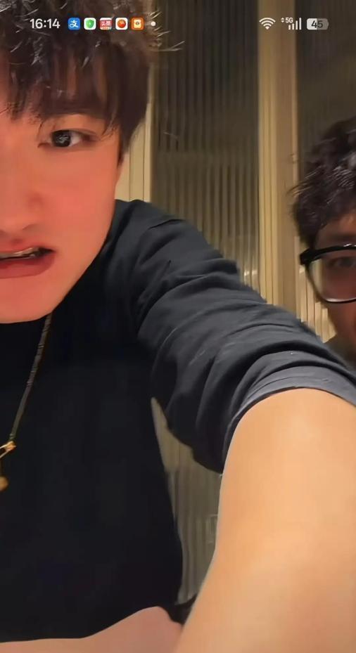 17岁赚了一百万好意思元，25岁被CBA裁人 行状篮球的泼辣真相