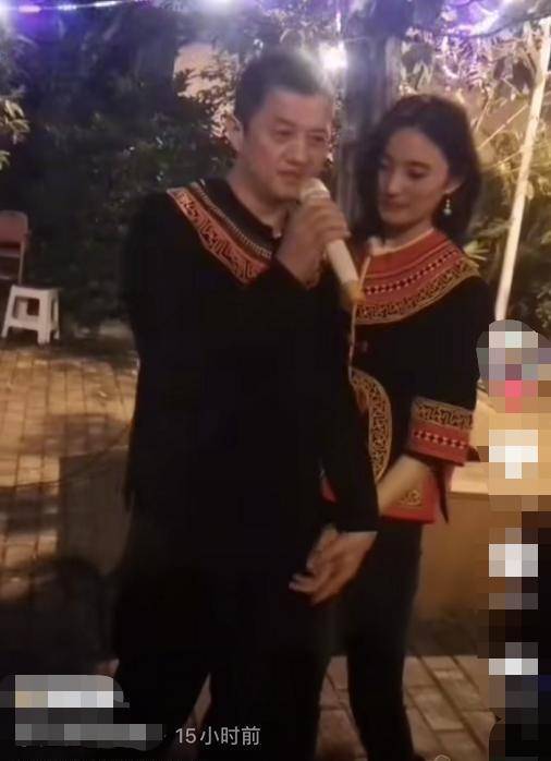 李亚鹏深夜牵手彝族姑娘疑似新恋情曝光女方身份火速被曝光后堪称门当户对