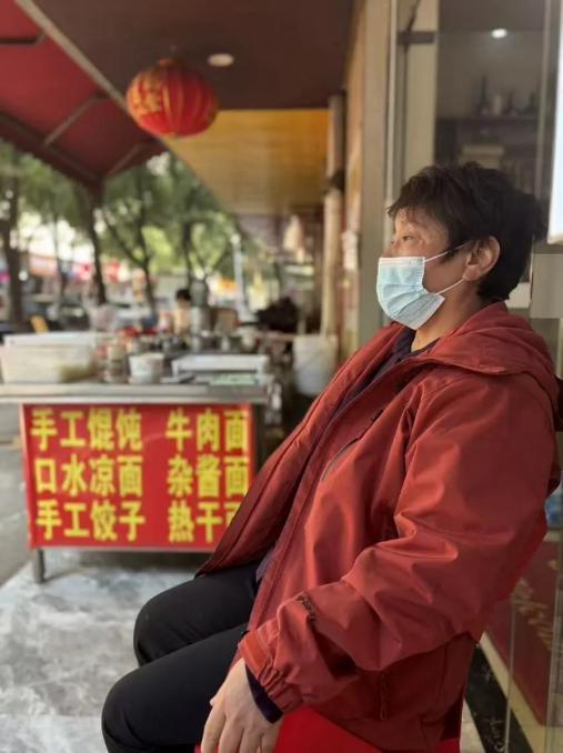 55岁母亲捐肾救子 婉拒网友捐款 母爱感动邻里