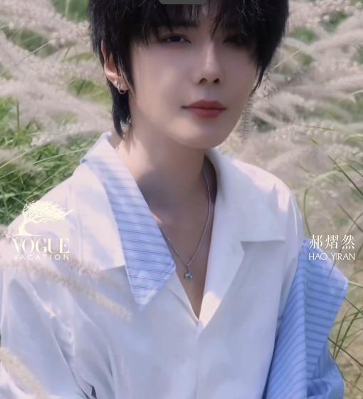 云旗VOGUE活动路透 暗藏情侣装巧思