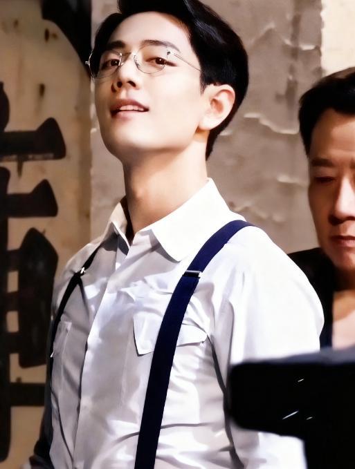 肖战情报制服路透