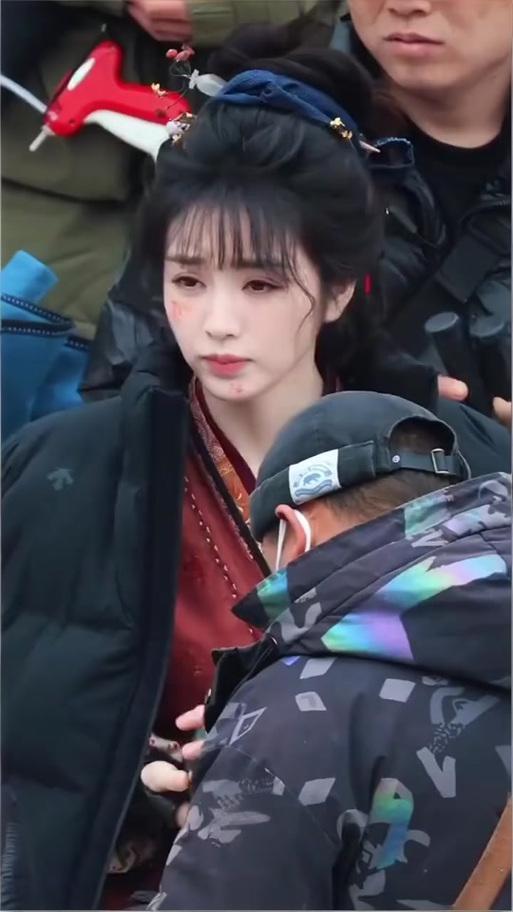 田曦薇扛了40斤的猪 全网少女少男的新愿望