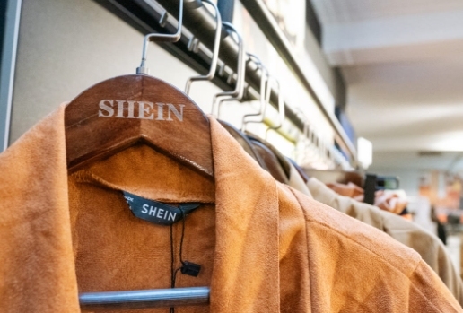 SHEIN“沉入”供应链，品牌改变工厂