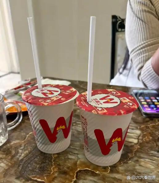 咖啡价钱被华莱士打下来了 9.9元包月喝210杯